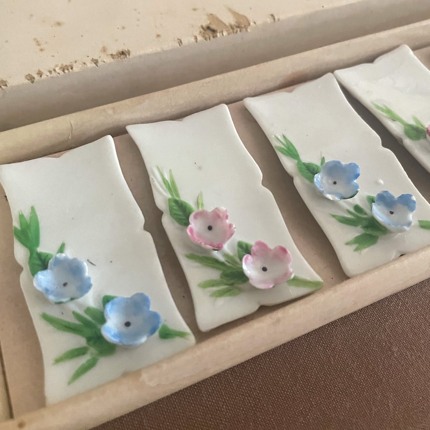 La Fleur Place Card Settings or Chopstick Holders (set of 6)